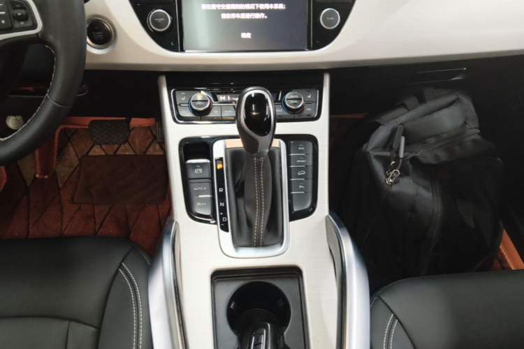 Used Geely Auto Emgrand X7 Sport 2018 1.8TD Automatic Two-Wheel Drive Smart Connect 4G Internet Edition Gear Lever