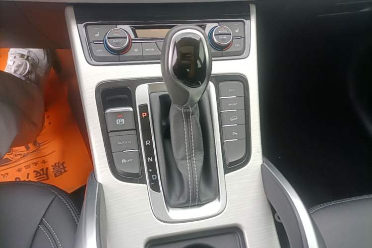 Used Geely Auto Emgrand X7 Sport 2018 1.8TD Automatic Two-Wheel Drive Smart Connect 4G Internet Edition Gear Lever