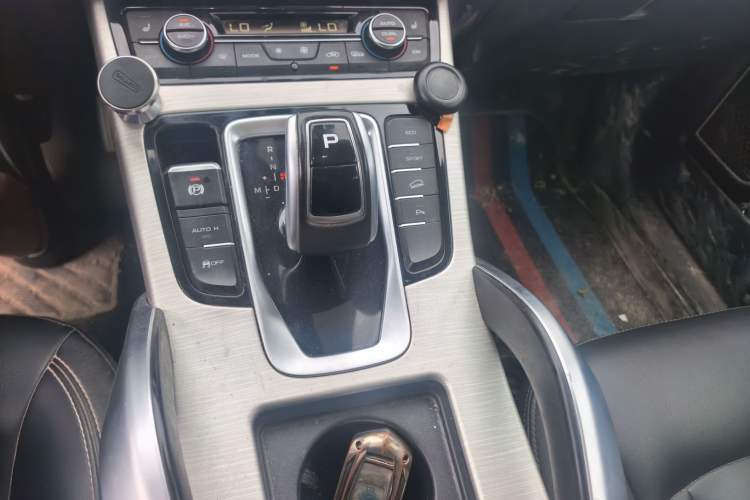 Used Geely Auto Emgrand X7 Sport 2018 1.8TD Automatic Two-Wheel Drive Smart Connect 4G Internet Edition Gear Lever