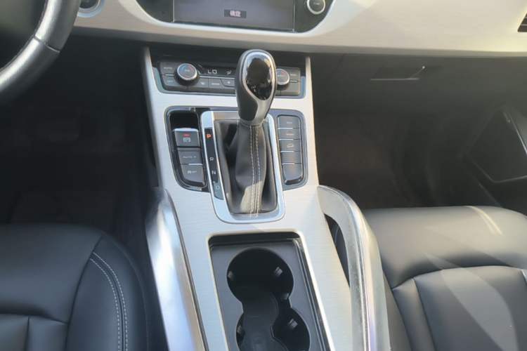Used Geely Auto Emgrand X7 Sport 2018 1.8TD Automatic Two-Wheel Drive Zhiya Model Gear Lever