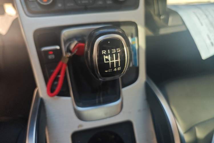Used Geely Auto Emgrand X7 Sport 2018 2.0L Manual Two-Wheel Drive Zhiya Version Gear Lever