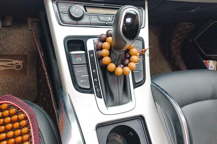 Used Geely Auto Emgrand X7 Sport 2018 1.8TD Automatic Two-Wheel Drive Zhiya Model Gear Lever