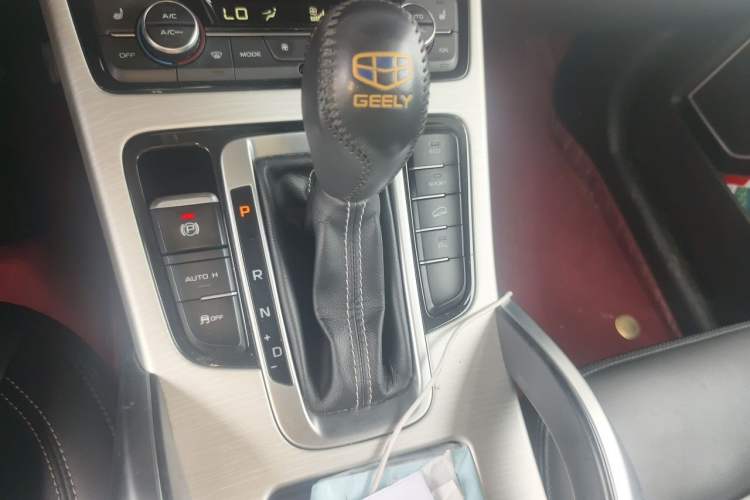 Used Geely Auto Emgrand X7 Sport 2018 Revised Version 1.8TD Automatic Two-Wheel Drive Smart Connectivity 4G-Enabled Edition Gear Lever