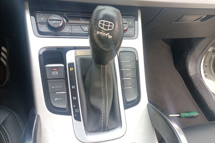 Used Geely Auto Emgrand X7 Sport 2018 1.8TD Automatic Two-Wheel Drive Smart Connect 4G Internet Edition Gear Lever