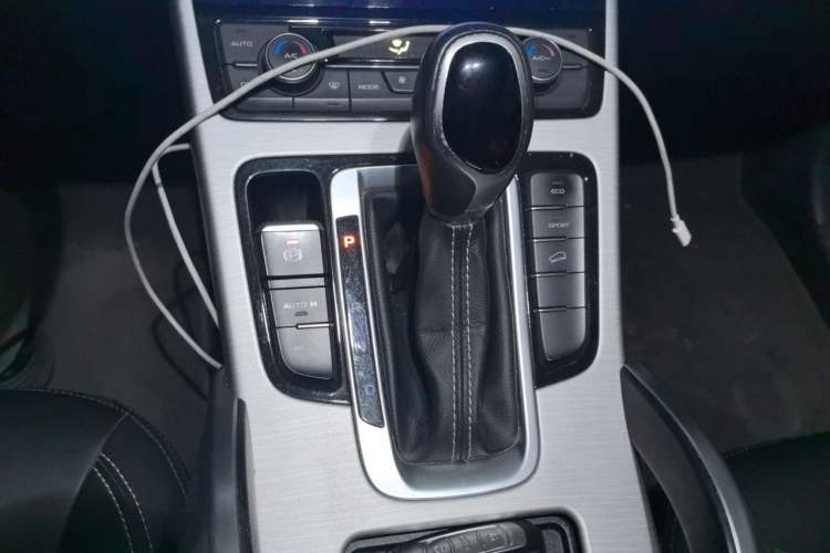 Used Geely Auto Emgrand X7 Sport 2018 1.8TD Automatic Two-Wheel Drive Zhiya Model Gear Lever