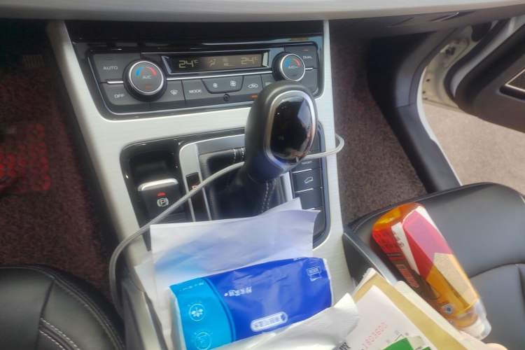 Used Geely Auto Emgrand X7 Sport 2018 1.8TD Automatic Two-Wheel Drive Zhiya Model Gear Lever