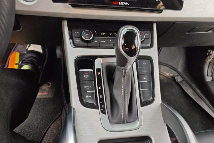 Used Geely Auto Emgrand X7 Sport 2018 1.8TD Automatic Two-Wheel Drive Zhiya Model Gear Lever