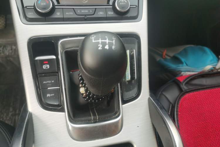 Used Geely Auto Emgrand X7 Sport 2018 2.0L Manual Two-Wheel Drive Zhiya Version Gear Lever