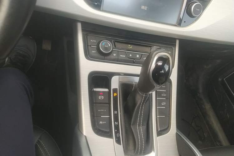 Used Geely Auto Emgrand X7 Sport 2018 1.8TD Automatic Two-Wheel Drive Zhiya Model Gear Lever