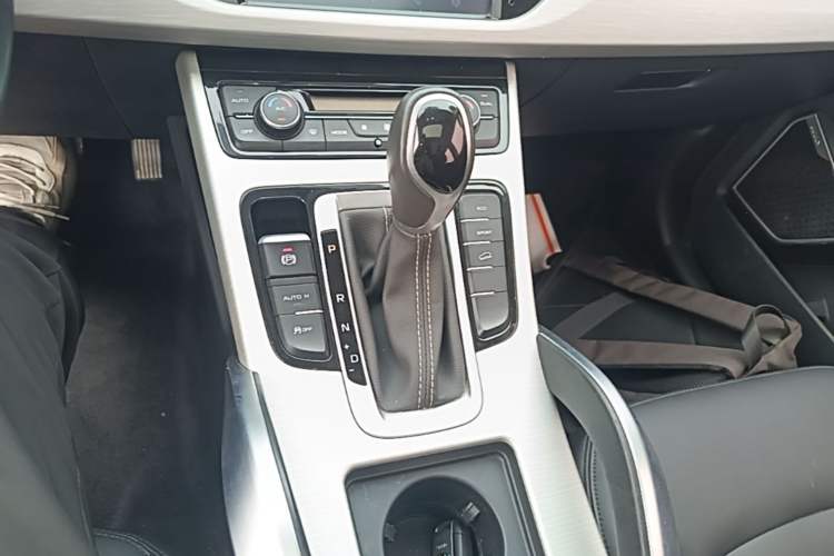 Used Geely Auto Emgrand X7 Sport 2018 1.8TD Automatic Two-Wheel Drive Zhiya Model Gear Lever