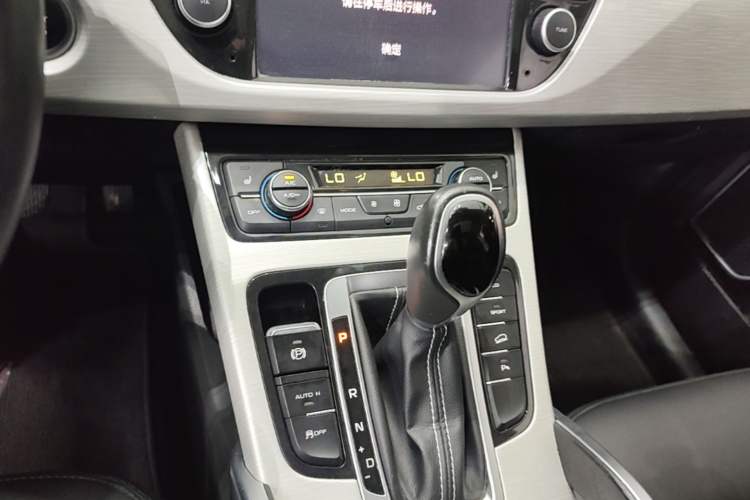 Used Geely Auto Emgrand X7 Sport 2018 1.8TD Automatic Two-Wheel Drive Smart Connect 4G Internet Edition Gear Lever