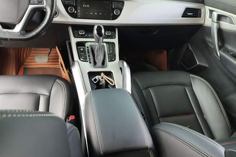 Used Geely Auto Emgrand X7 Sport 2018 1.8TD Automatic Two-Wheel Drive Zhiya Model Gear Lever