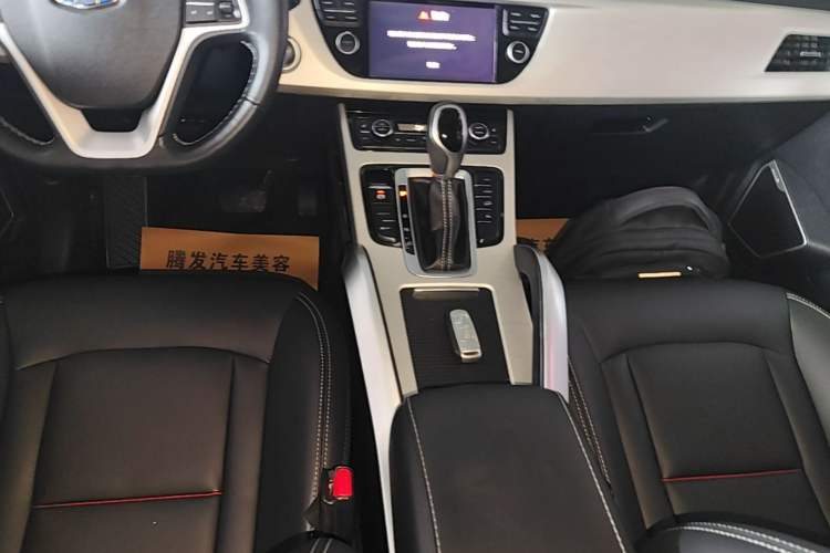 Used Geely Auto Emgrand X7 Sport 2018 1.8TD Automatic Two-Wheel Drive Smart Connect 4G Internet Edition Gear Lever