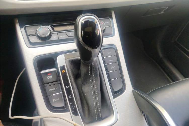 Used Geely Auto Emgrand X7 Sport 2018 1.8TD Automatic Two-Wheel Drive Zhiya Model Gear Lever