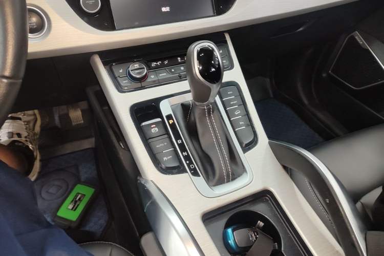 Used Geely Auto Emgrand X7 Sport 2018 1.8TD Automatic Two-Wheel Drive Smart Connect 4G Internet Edition Gear Lever