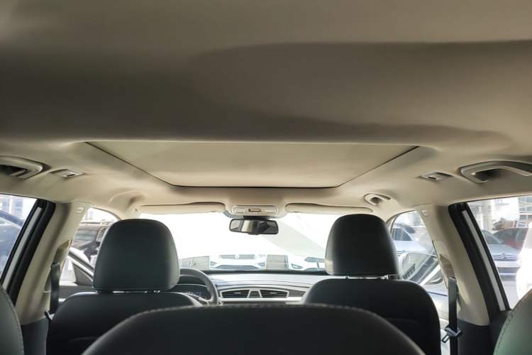 Used Geely Auto Emgrand X7 Sport 2018 1.8TD Automatic Two-Wheel Drive Smart 4G Connected Version Headliner