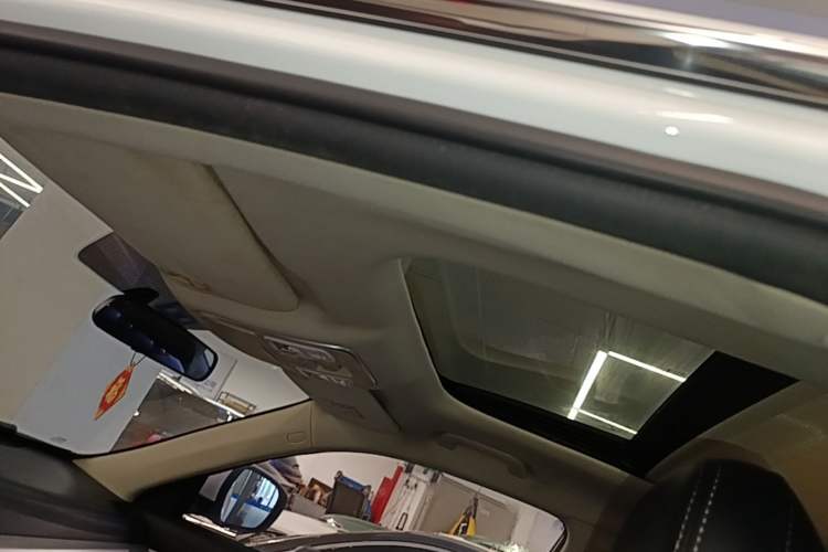 Used Geely Auto Emgrand X7 Sport 2018 1.8TD Automatic Two-Wheel Drive Zhiya Model Headliner
