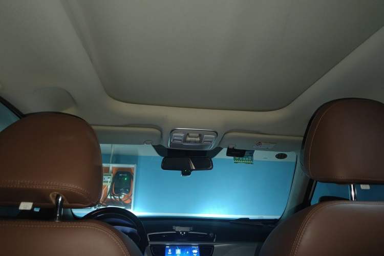 Used Geely Auto Emgrand X7 Sport 2018 1.8TD Automatic Two-Wheel Drive ZhiZun Model with 4G Connectivity Headliner