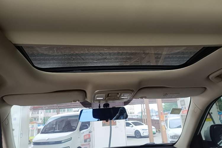 Used Geely Auto Emgrand X7 Sport 2018 1.8TD Automatic Two-Wheel Drive Smart Connect 4G Internet Edition Headliner