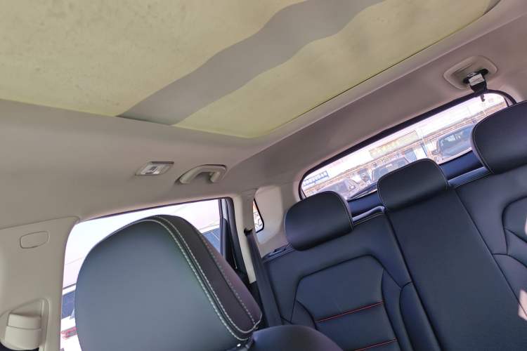 Used Geely Auto Emgrand X7 Sport 2018 1.8TD Automatic Two-Wheel Drive Zhiya Model Headliner