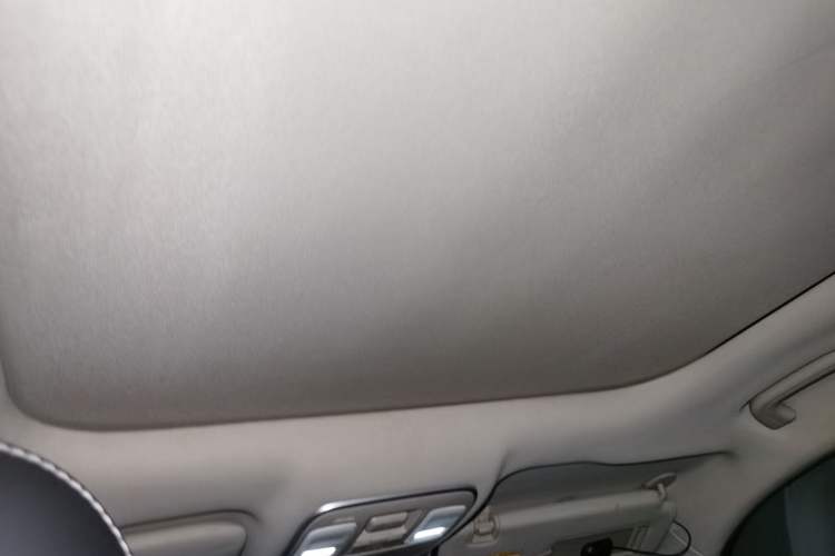 Used Geely Auto Emgrand X7 Sport 2018 Revised Version 1.8TD Automatic Two-Wheel Drive Smart 4G Connectivity Edition Headliner