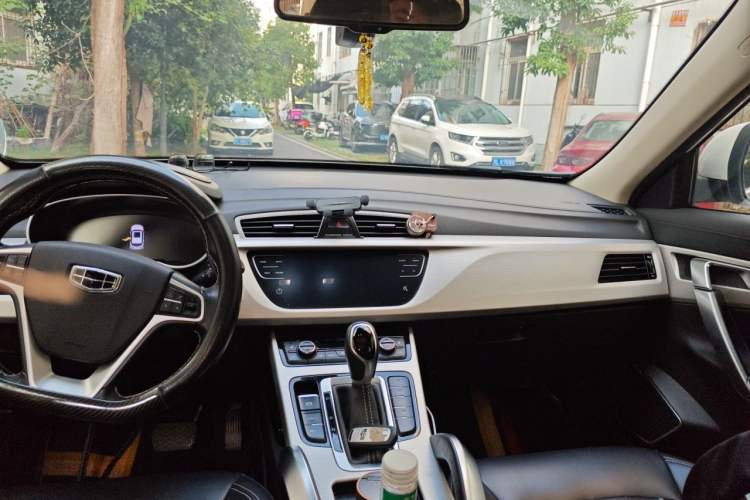 Used Geely Auto Emgrand X7 Sport 2018 1.8TD Automatic Two-Wheel Drive Smart 4G Connected Version Headliner