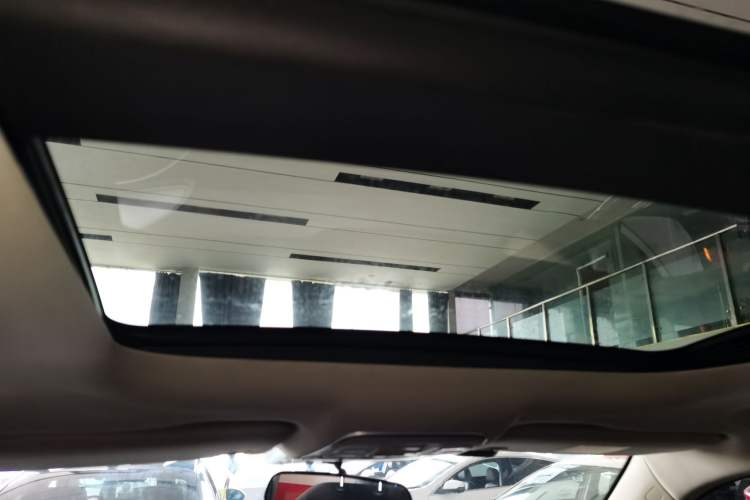 Used Geely Auto Emgrand X7 Sport 2018 1.8TD Automatic Two-Wheel Drive Smart Connect 4G Internet Edition Headliner