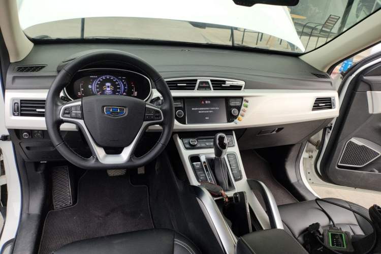 Used Geely Auto Emgrand X7 Sport 2018 1.8TD Automatic Two-Wheel Drive Smart Connect 4G Internet Edition Headliner