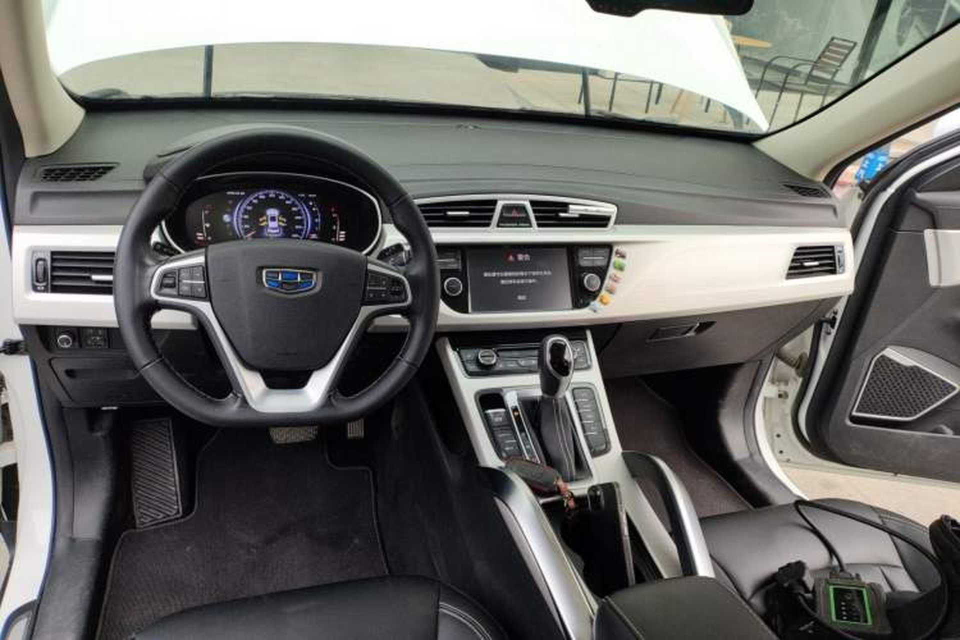 Used Geely Auto Emgrand X7 Sport 2018 1.8TD Automatic Two-Wheel Drive Smart Connect 4G Internet Edition Headliner