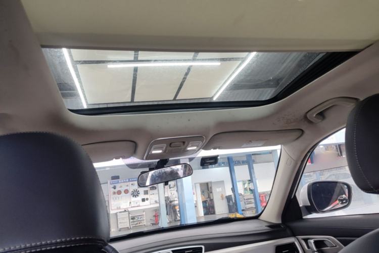 Used Geely Auto Emgrand X7 Sport 2018 1.8TD Manual Two-Wheel Drive Zhiya Model Headliner