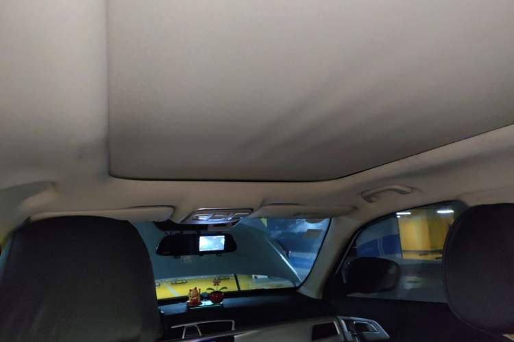 Used Geely Auto Emgrand X7 Sport 2018 1.8TD Automatic Two-Wheel Drive Zhiya Model Headliner