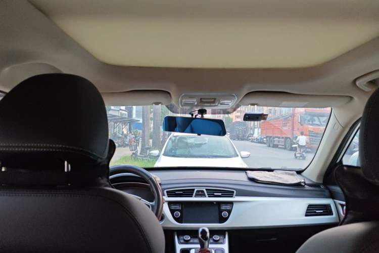 Used Geely Auto Emgrand X7 Sport 2018 1.8TD Automatic Two-Wheel Drive Smart Connect 4G Internet Edition Headliner