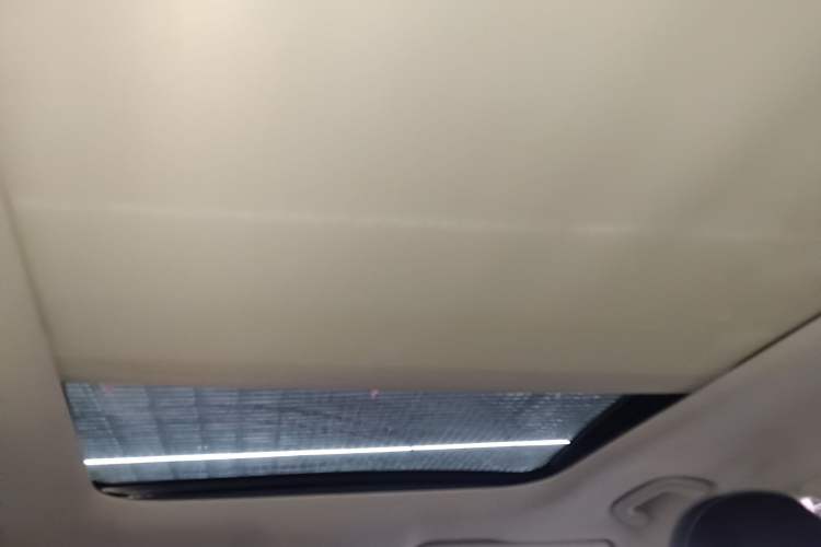 Used Geely Auto Emgrand X7 Sport 2018 1.8TD Automatic Two-Wheel Drive Zhiya Model Headliner