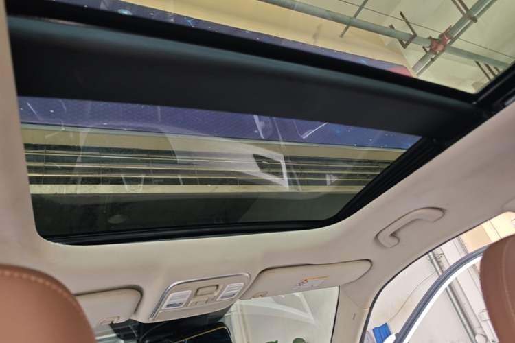 Used Geely Auto Emgrand X7 Sport 2018 1.8TD Automatic All-Wheel-Drive ZhiZun Model with 4G Connectivity Headliner
