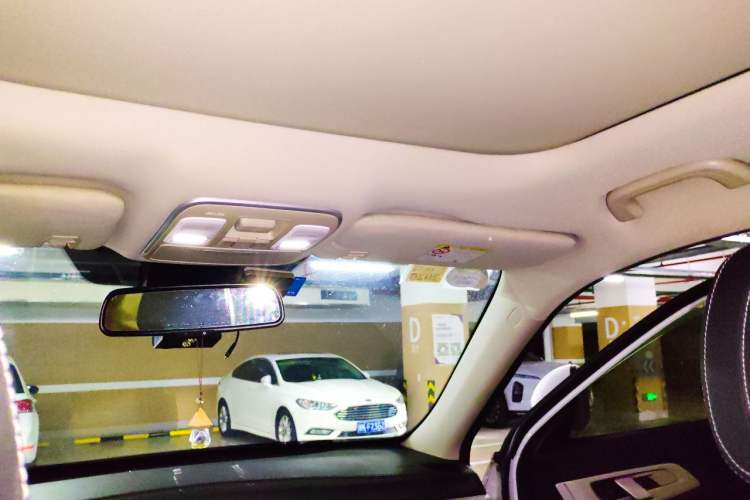 Used Geely Auto Emgrand X7 Sport 2018 1.8TD Automatic Two-Wheel Drive Smart 4G Connected Version Headliner