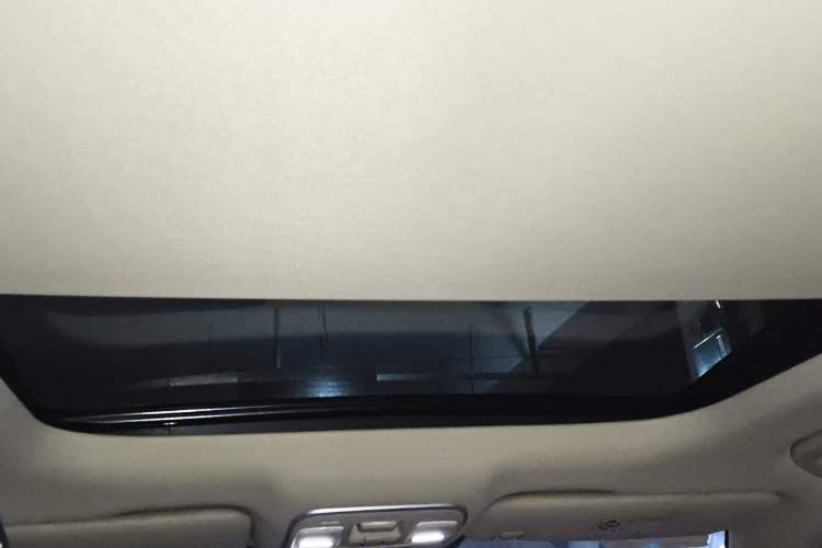 Used Geely Auto Emgrand X7 Sport 2018 1.8TD Automatic Two-Wheel Drive Smart Connect 4G Internet Edition Headliner