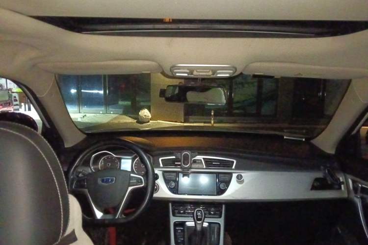 Used Geely Auto Emgrand X7 Sport 2018 2.0L Manual Two-Wheel Drive Zhiya Version Headliner