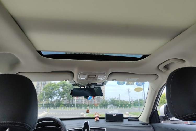 Used Geely Auto Emgrand X7 Sport 2018 1.8TD Automatic Two-Wheel Drive Smart Connect 4G Internet Edition Headliner