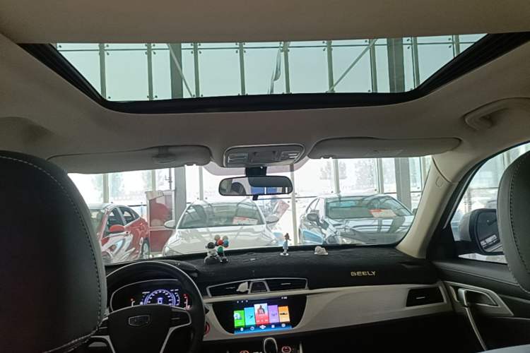 Used Geely Auto Emgrand X7 Sport 2018 1.8TD Automatic Two-Wheel Drive Smart Connect 4G Internet Edition Headliner