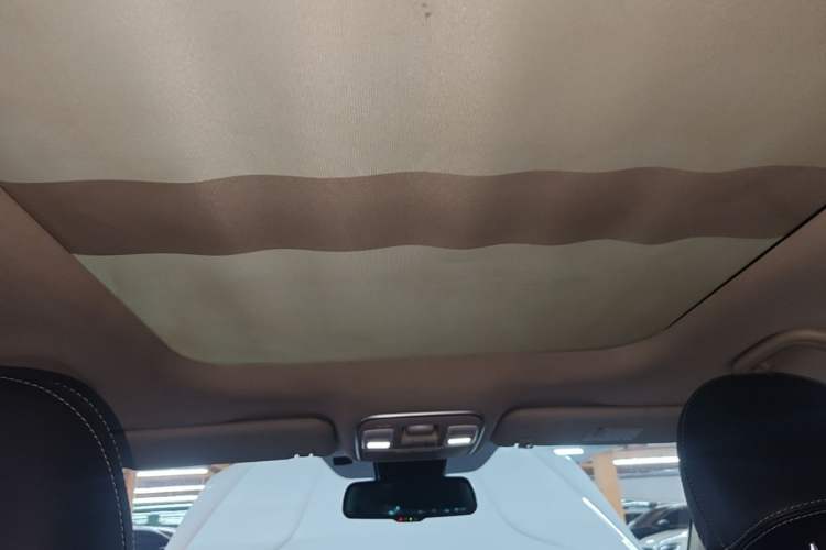 Used Geely Auto Emgrand X7 Sport 2018 1.8TD Automatic Two-Wheel Drive Smart 4G Connected Version Headliner
