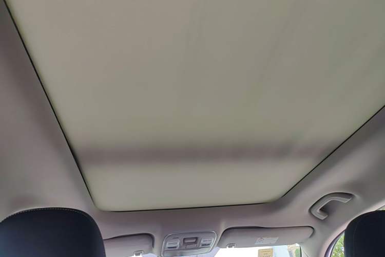 Used Geely Auto Emgrand X7 Sport 2018 1.8TD Automatic Two-Wheel Drive Smart Connect 4G Internet Edition Headliner