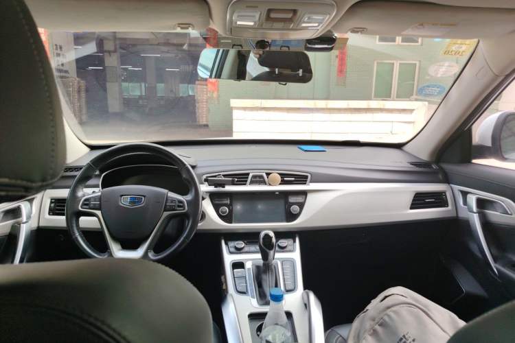 Used Geely Auto Emgrand X7 Sport 2018 Revised Version 1.8TD Automatic Two-Wheel Drive Smart Connectivity 4G-Enabled Edition Headliner