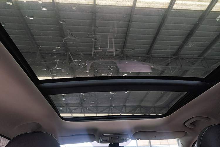 Used Geely Auto Emgrand X7 Sport 2018 1.8TD Automatic Two-Wheel Drive Zhiya Model Headliner