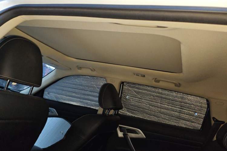 Used Geely Auto Emgrand X7 Sport 2018 1.8TD Automatic Two-Wheel Drive Smart Connect 4G Internet Edition Headliner