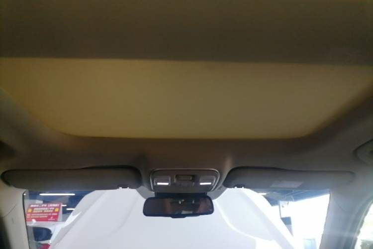 Used Geely Auto Emgrand X7 Sport 2018 1.8TD Automatic Two-Wheel Drive ZhiZun Model with 4G Connectivity Headliner