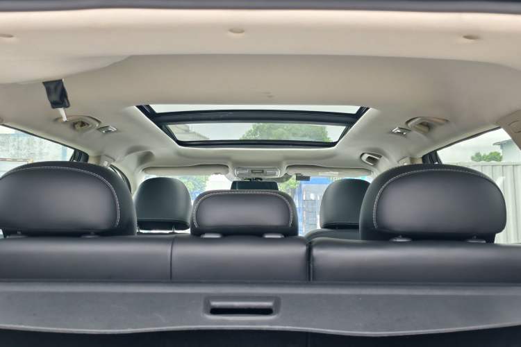 Used Geely Auto Emgrand X7 Sport 2018 1.8TD Automatic Two-Wheel Drive Smart Connect 4G Internet Edition Headliner
