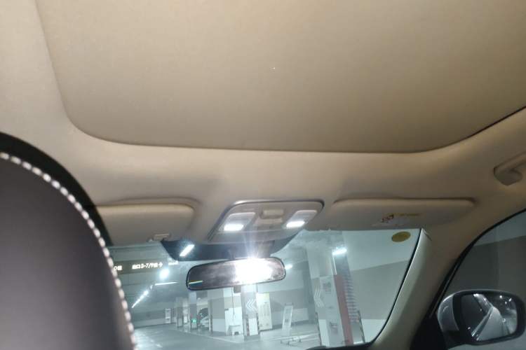 Used Geely Auto Emgrand X7 Sport 2018 1.8TD Automatic Two-Wheel Drive Zhiya Model Headliner