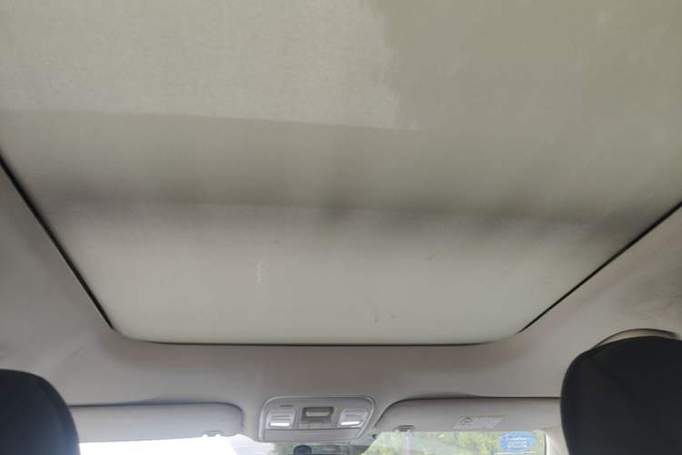 Used Geely Auto Emgrand X7 Sport 2018 1.8TD Automatic Two-Wheel Drive Smart Connect 4G Internet Edition Headliner