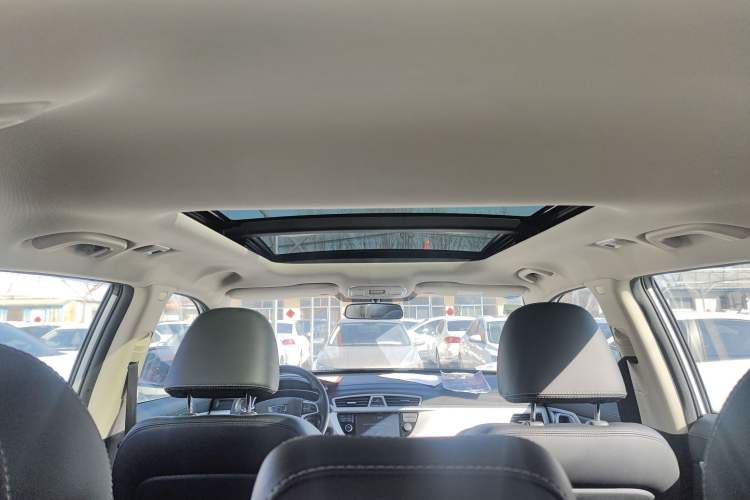 Used Geely Auto Emgrand X7 Sport 2018 1.8TD Automatic Two-Wheel Drive Smart Connect 4G Internet Edition Headliner