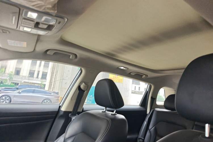 Used Geely Auto Emgrand X7 Sport 2018 1.8TD Automatic Two-Wheel Drive Smart Connect 4G Internet Edition Headliner